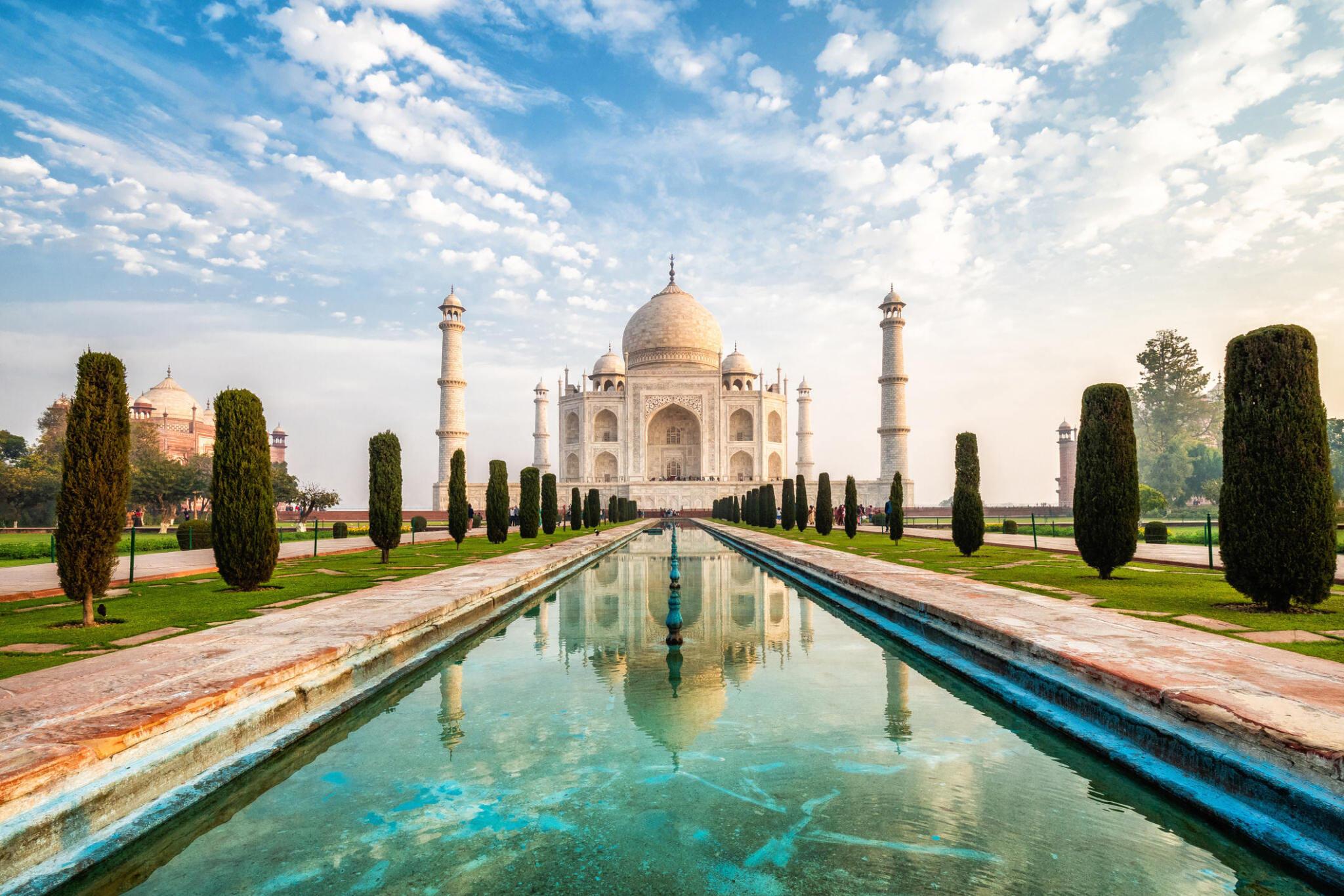 Unveiling the Timeless Elegance: Taj Mahal Statue – A Gift Beyond Compare